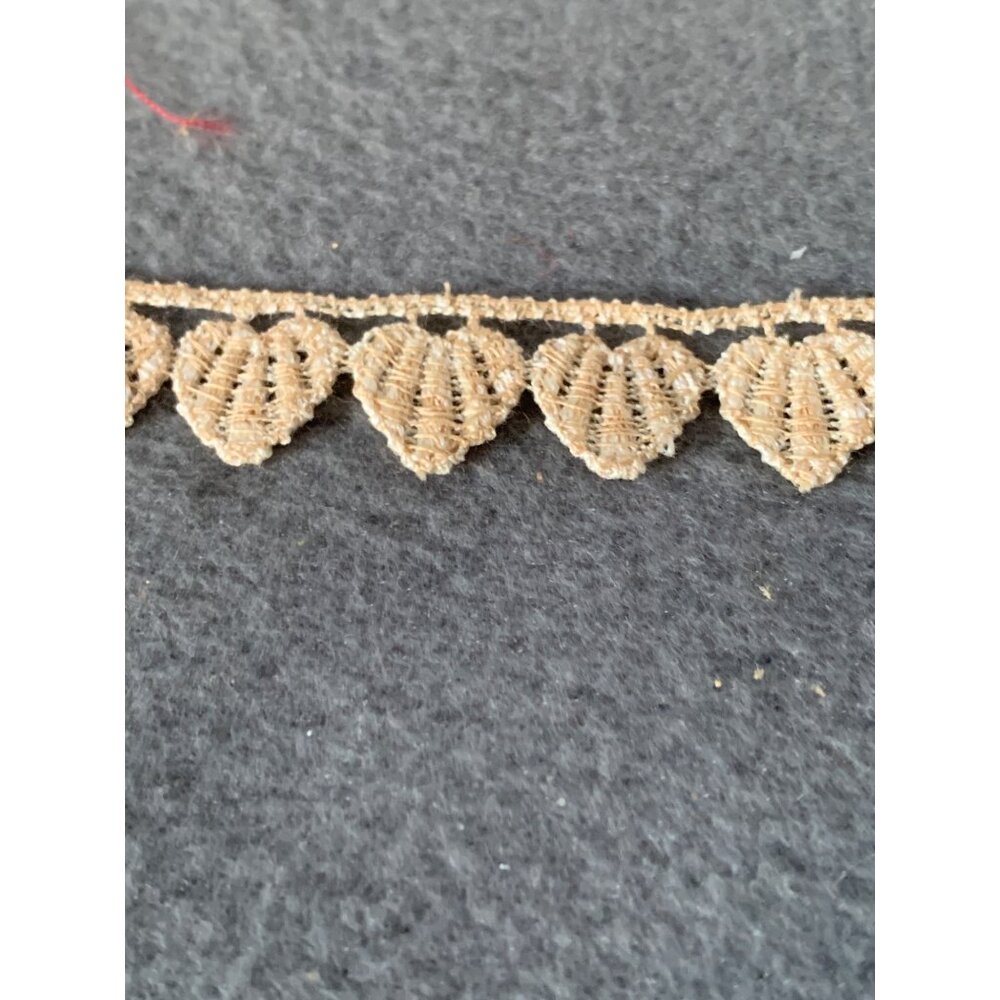 Vintage 1/2" wide 1 yard Beige Lace Trim Scalloped Heart Edges by American Fabri